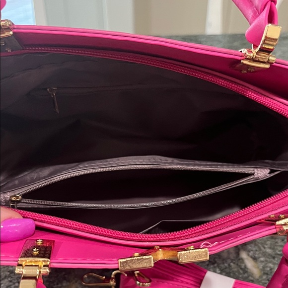 Pink Crocodile Pattern Handbag - Picture 2 of 5